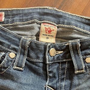 True Religion 26 waist jeans has stretch